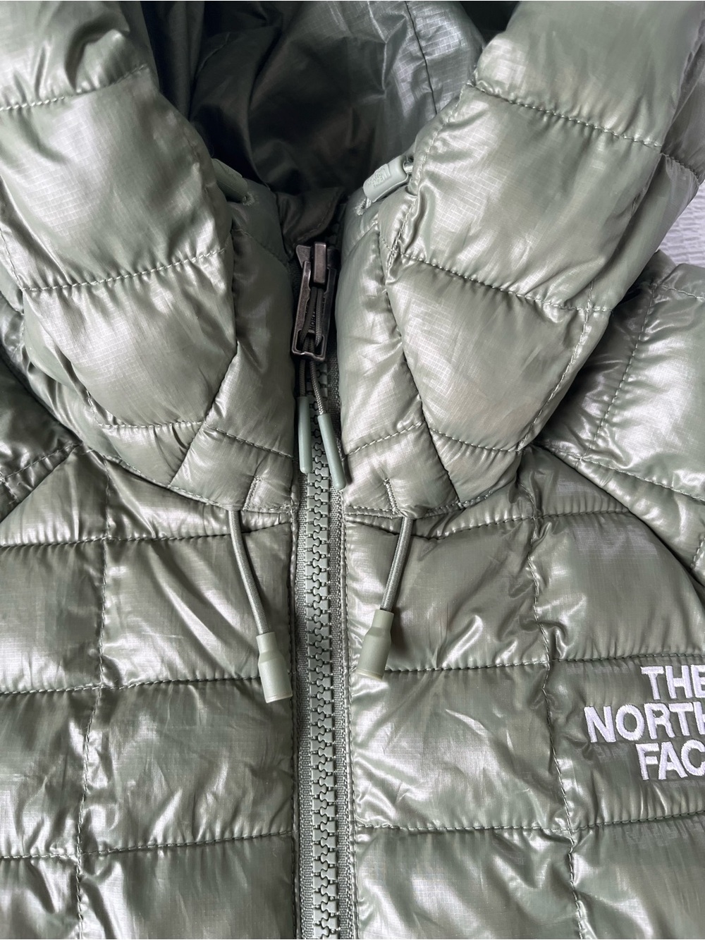 The North Face Women's Olive Hooded Quilted Puffer Jacket - Picture 6 of 12